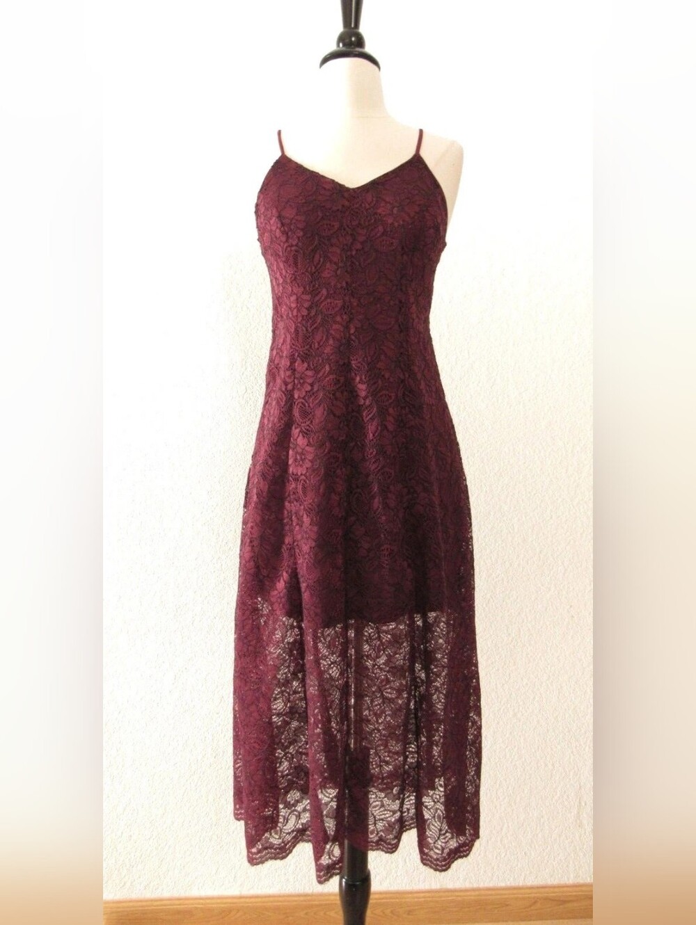 Women's Lace Spaghetti Strap Dress in Wine
